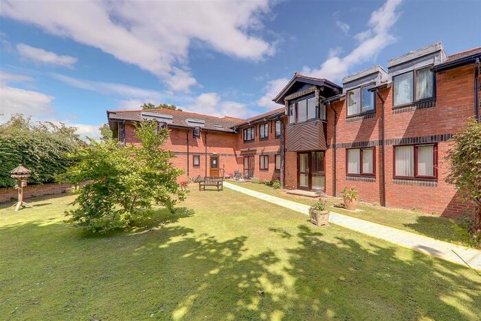 2 Bedroom Flat For Sale In Goring Street, Goring-By-Sea, Worthing, BN12