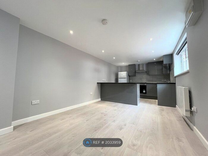 2 Bedroom Flat To Rent In House, London, E6