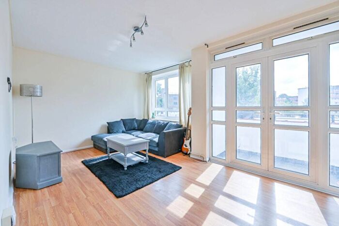 2 Bedroom Flat To Rent In Linsey Street, Bermondsey, London, SE16