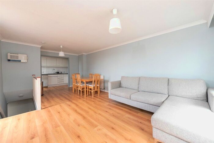 2 Bedroom Flat To Rent In St. Stephen's Gardens, London, SW15