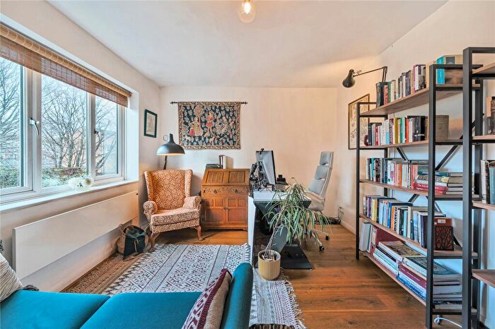 1 Bedroom Apartment For Sale In Yalding Road, London, SE16