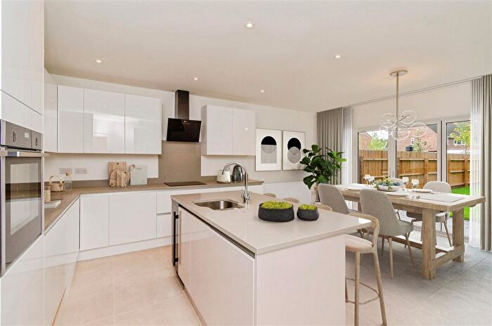 4 Bedroom Detached House For Sale In Whittington Grove, Bloxwich, Walsall, WS3