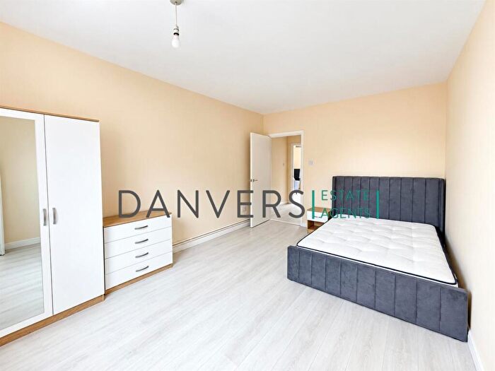 2 Bedroom Apartment To Rent In Western Boulevard, Leicester, LE2
