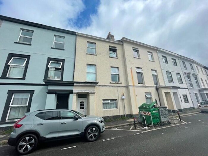 1 Bedroom Flat For Sale In Clifton Place, Greenbank, PL4