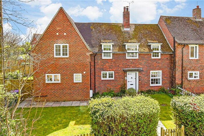 4 Bedroom End Terrace House For Sale In The Churchlands, New Romney, Kent, TN28
