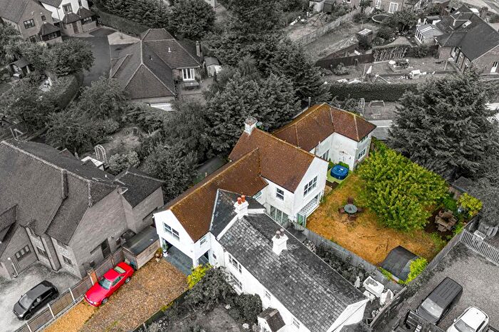 5 Bedroom Semi-Detached House For Sale In Heath End Road, Flackwell Heath, HP10