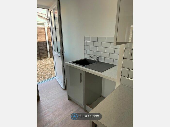 1 Bedroom Flat To Rent In Hampton Lane, Blackfield, Southampton, SO45