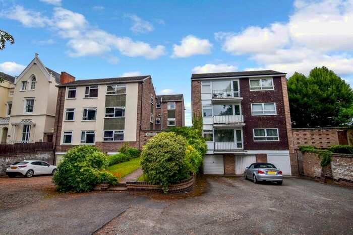 2 Bedroom Flat To Rent In Leam Terrace, Leamington Spa, CV31