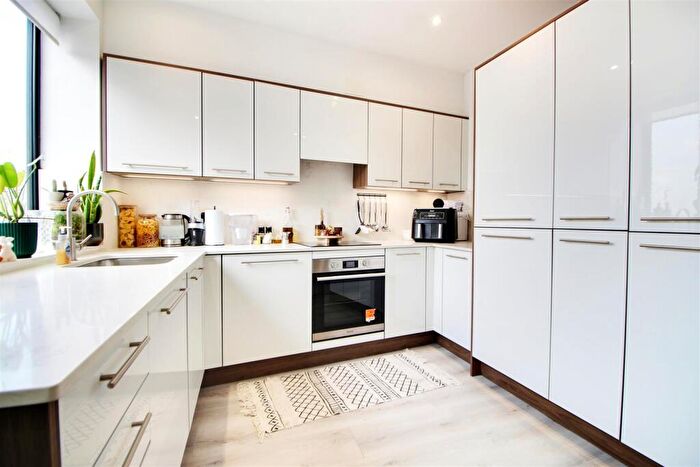 1 Bedroom Flat For Sale In St. Albans Road, Potters Bar, EN6