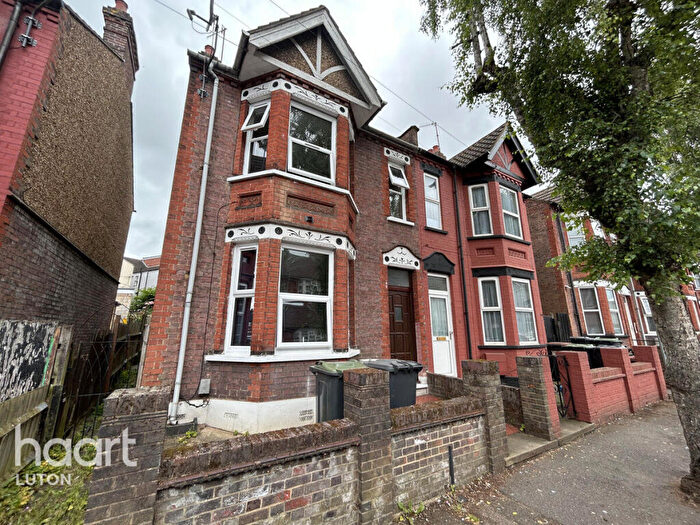 4 Bedroom Semi Detached House To Rent In Avondale Road, Luton, LU1