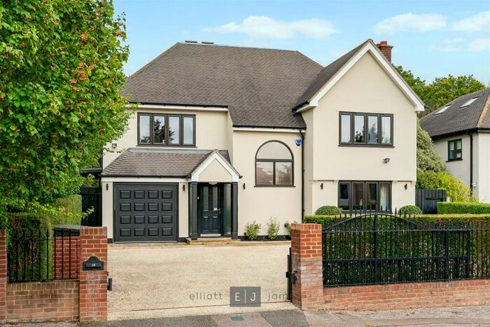6 Bedroom Detached House For Sale In Broadstrood, Loughton, IG10