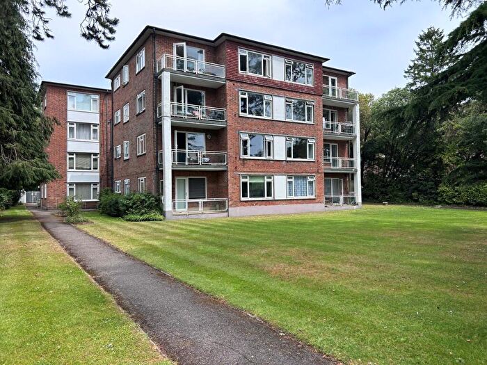 3 Bedroom Apartment For Sale In West Cliff Road, Bournemouth, BH4