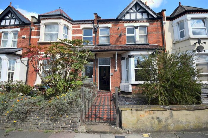 2 Bedroom Flat To Rent In Hounslow Road, Whitton, Twickenham TW2