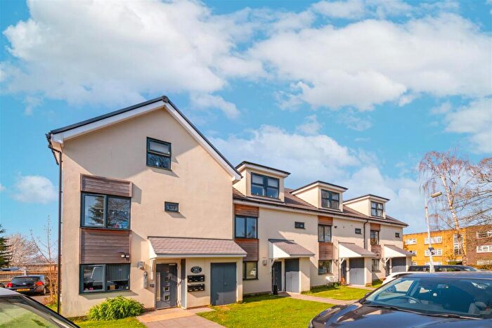 1 Bedroom Apartment To Rent In Applewood House, Firs Close, Caterham, CR3