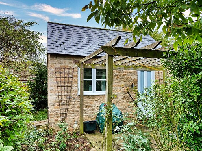 1 Bedroom Detached Bungalow To Rent In Garden Studio, Kent Place, Sherbourne Street, Lechlade, GL7