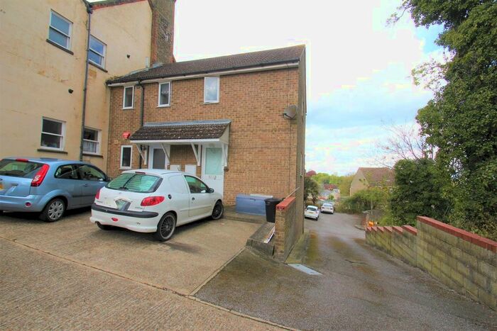 1 Bedroom Flat For Sale In Berkeley Mount, Old Road, Chatham, Kent, ME4