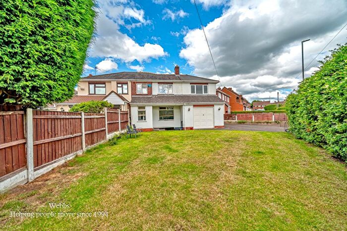 4 Bedroom Semi-Detached House For Sale In Stanley Road, Walsall, WS4