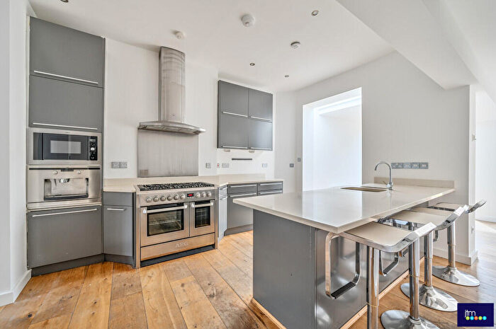 4 Bedroom End Of Terrace House To Rent In Mulkern Road, N19