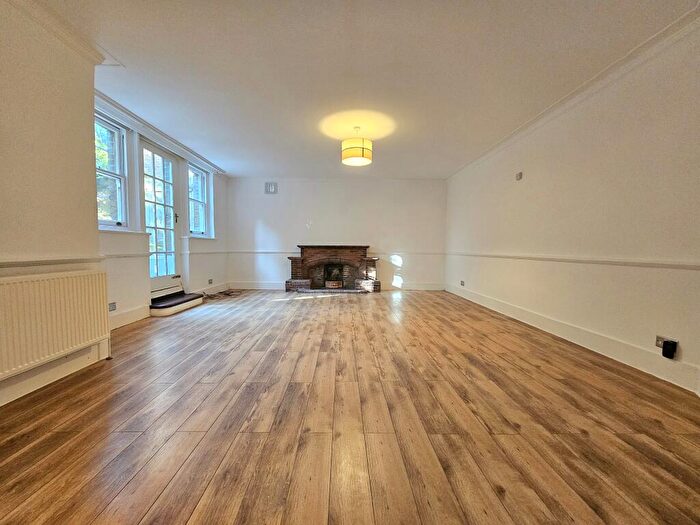 2 Bedroom Maisonette To Rent In Park Hill Road, Shortlands, BR2