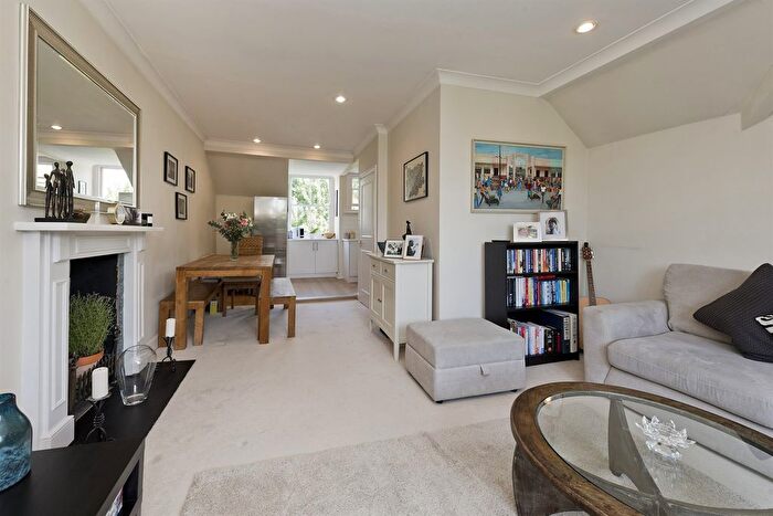 2 Bedroom Flat To Rent In St Quintin Avenue, W10