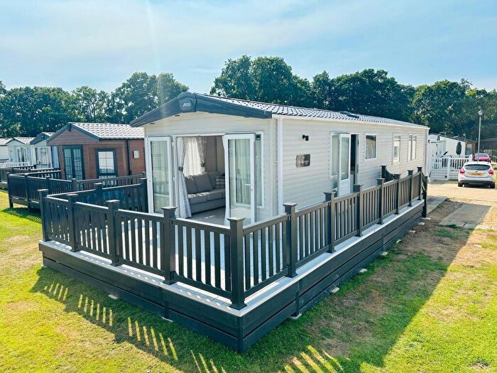 2 Bedroom Caravan For Sale In Perowne Way, Sandown, PO36