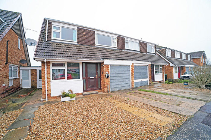 3 Bedroom Semi-Detached House For Sale In Stapleton Close, Highworth, SN6