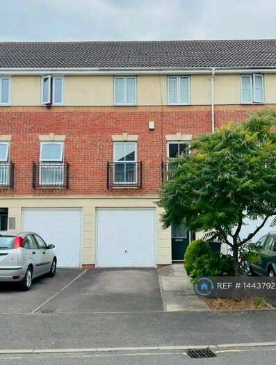 3 Bedroom Terraced House To Rent In Scholars Walk, Langley, Slough, SL3