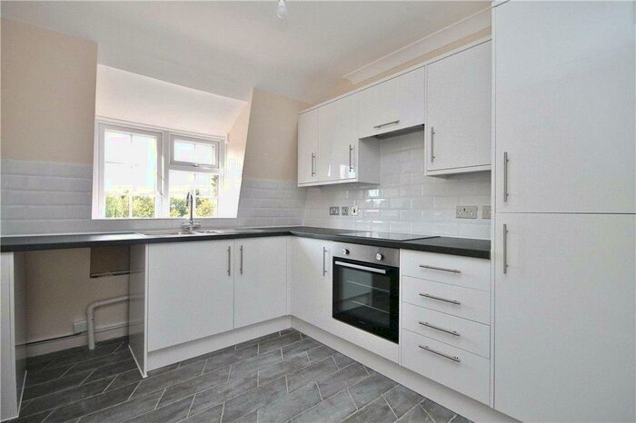 2 Bedroom Apartment For Sale In London Road, Guildford, Surrey, GU4