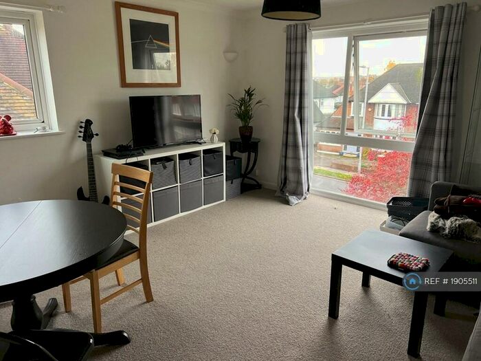 2 Bedroom Flat To Rent In Maryland Court, Kingston Upon Thames, KT1