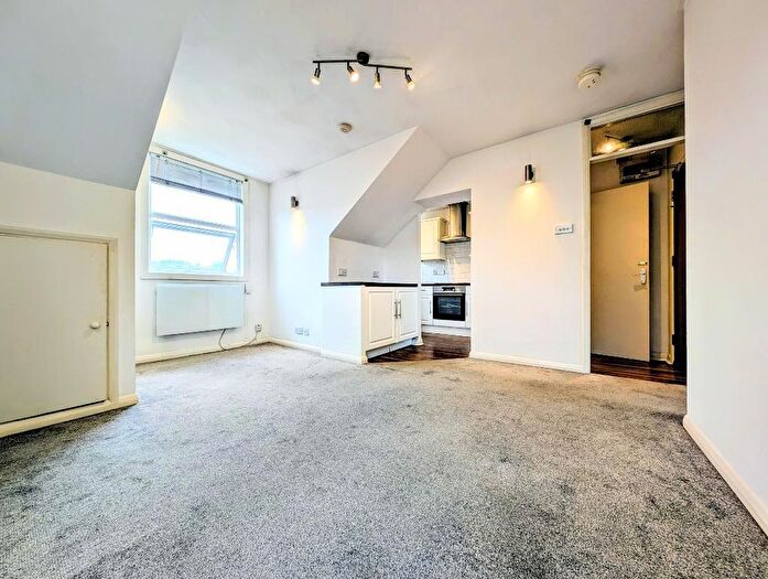 1 Bedroom Flat To Rent In Worple Road, Wimbledon, London, SW19