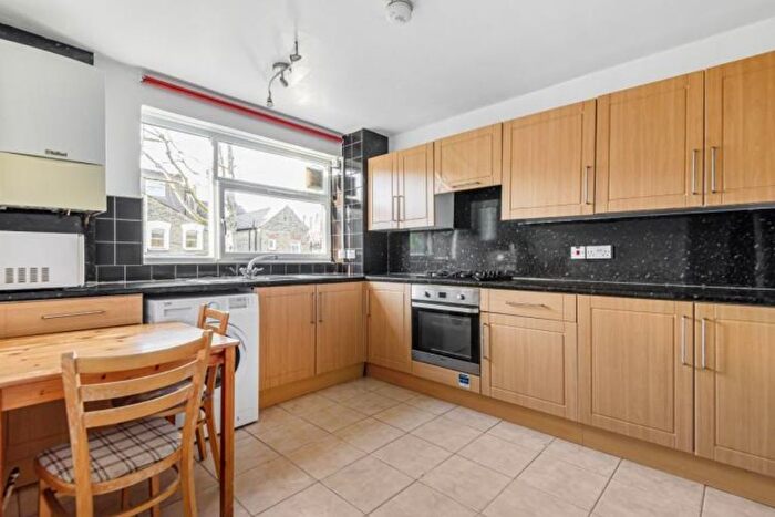 4 Bedroom Flat To Rent In Hanford Close, London, SW18