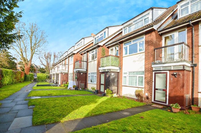 1 Bedroom Flat For Sale In Westfield Park, Pinner, HA5