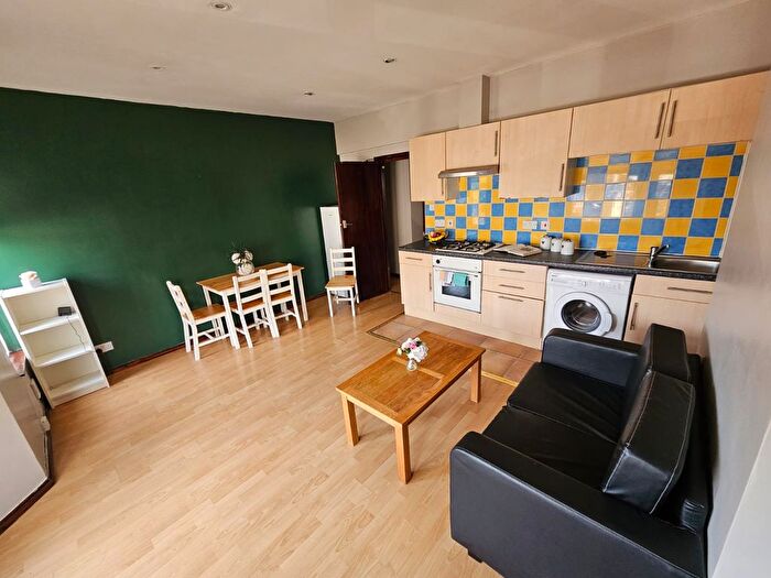 1 Bedroom Flat To Rent In A Hazelbury Crescent, Luton, LU1