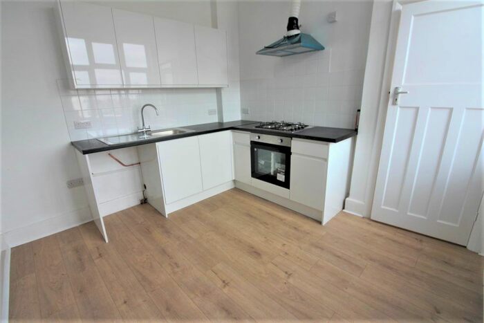 2 Bedroom Flat To Rent In Gallants Farm Road, East Barnet, Barnet, EN4