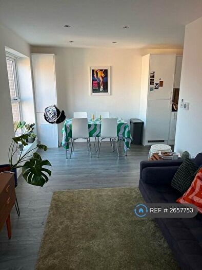 3 Bedroom Flat To Rent In Green Lanes, London, N4