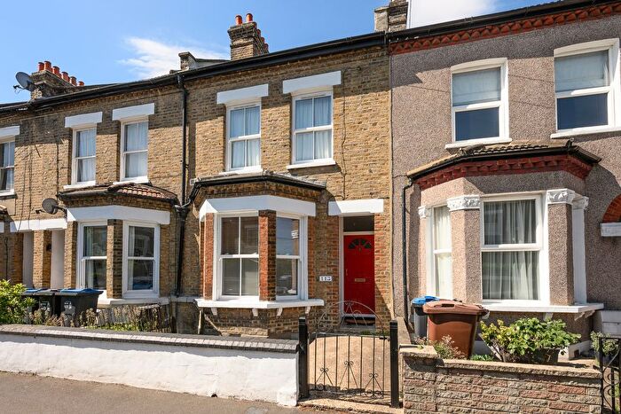 1 Bedroom Flat For Sale In Gladstone Road, London, SW19
