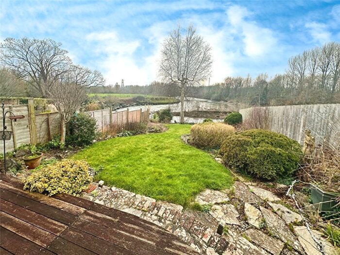 2 Bedroom Flat To Rent In Salmon Pool Lane, Exeter, Devon, EX2