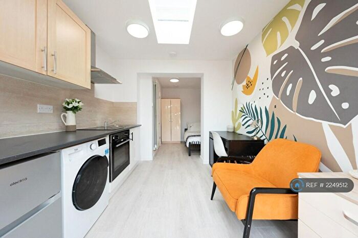 Studio To Rent In Kings Hedges Road, Cambridge, CB4