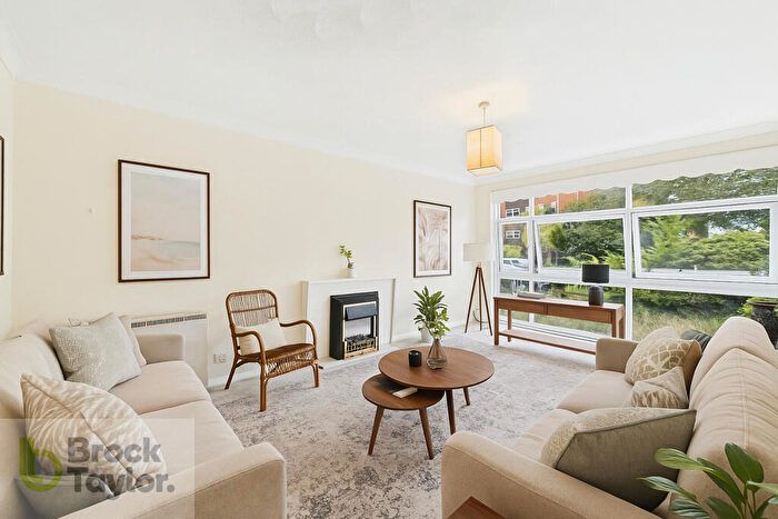 2 Bedroom Apartment For Sale In Paddockhall Road, Haywards Heath, RH16