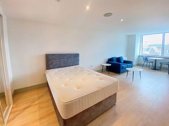 1 Bedroom Flat To Rent In Market Square, Mercantile House, UB8