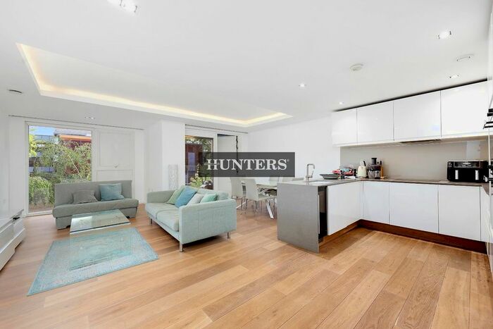 2 Bedroom Flat To Rent In The Landau Apartments, Farm Lane, London, SW6