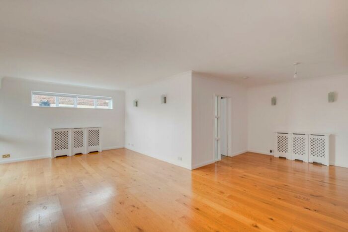 3 Bedroom Apartment To Rent In The Polygon, Avenue Road, St John's Wood, NW8