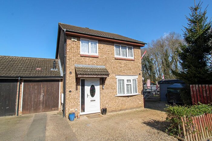 4 Bedroom Detached House For Sale In Parkside, Northampton, NN3