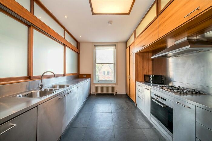 3 Bedroom Flat To Rent In Collingham Road, London, SW5