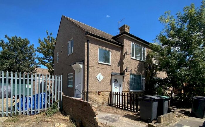 2 Bedroom Flat To Rent In Offord Close, Tottenham, N17