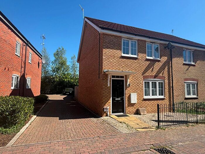 3 Bedroom Semi-Detached House To Rent In Wheatcroft Way, Swindon, SN1