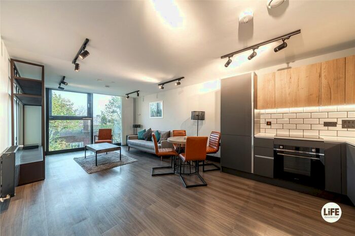 2 Bedroom Flat To Rent In Tower Bridge Road, London, SE1