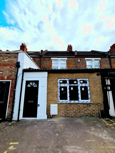 2 Bedroom Flat To Rent In Maple Road, London, SE20