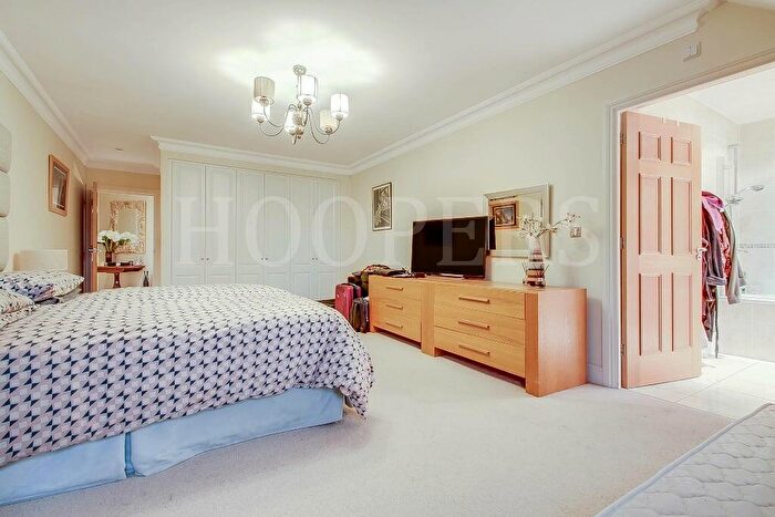 2 Bedroom Apartment For Sale In Westfield Park, Hatch End, Pinner, HA5