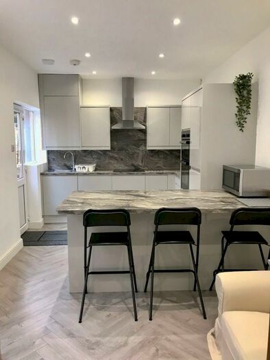 5 Bedroom Semi-Detached House To Rent In Oak Tree Lane, Selly Oak, Birmingham, B29